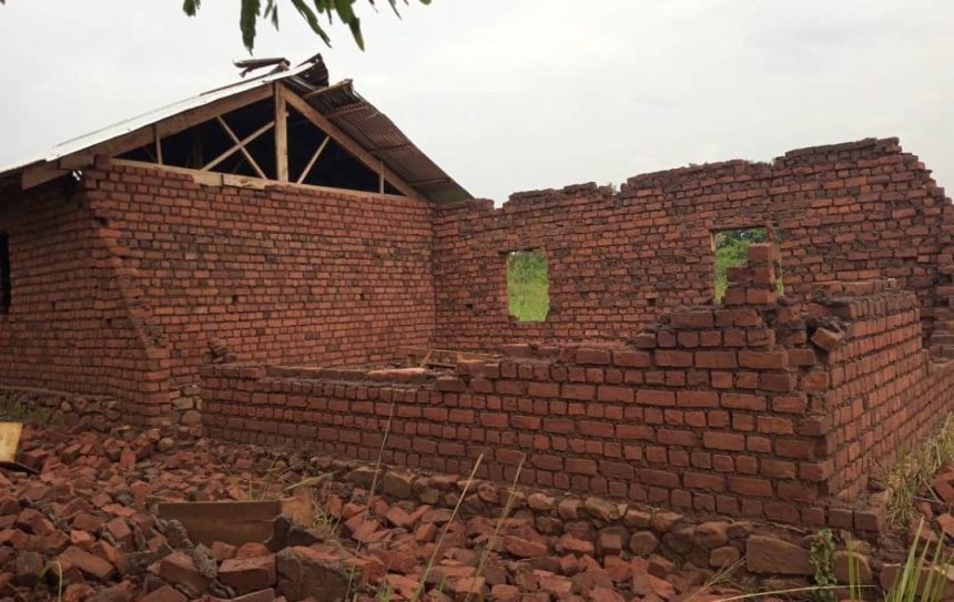Rutshuru : Des toitures emportées et des mûrs écroulés lors d'une pluie violente qui s'est abattue à Kibirizi